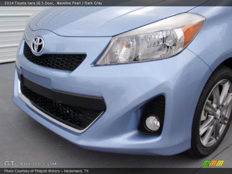 Waveline Pearl / Dark Gray 2014 Toyota Yaris SE 5 Door