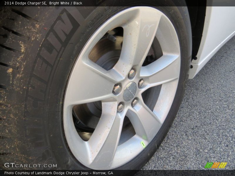 Bright White / Black 2014 Dodge Charger SE