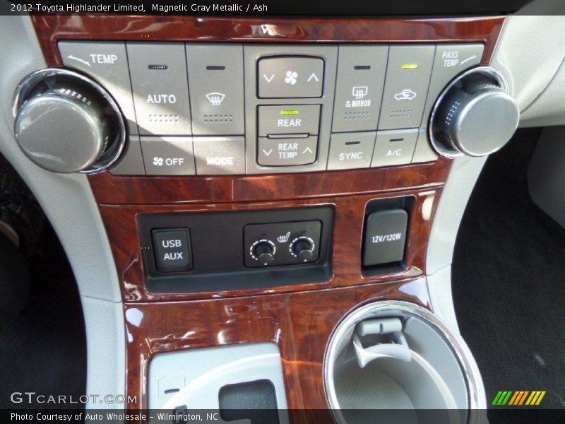 Magnetic Gray Metallic / Ash 2012 Toyota Highlander Limited