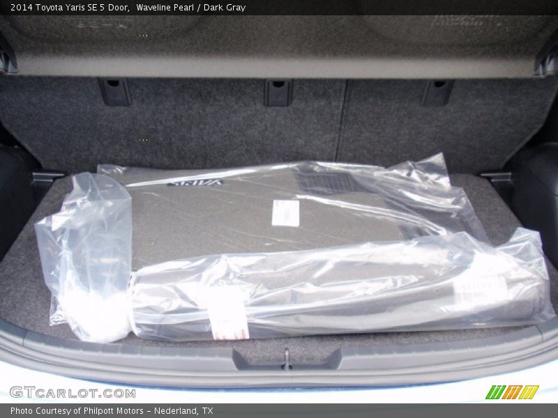 Waveline Pearl / Dark Gray 2014 Toyota Yaris SE 5 Door