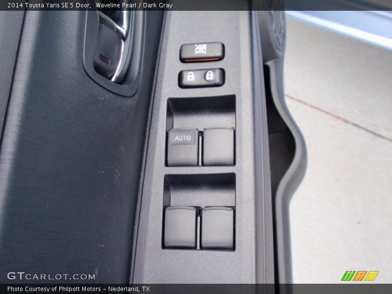 Waveline Pearl / Dark Gray 2014 Toyota Yaris SE 5 Door