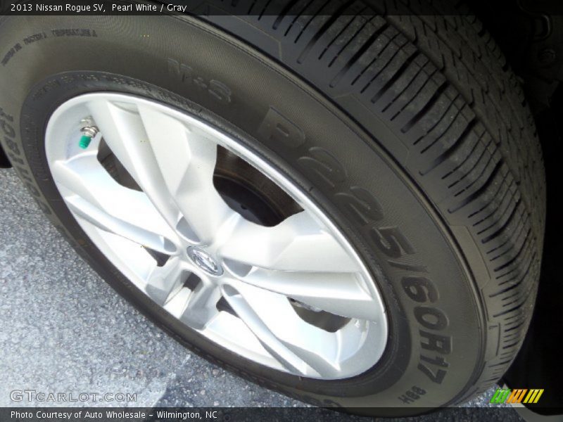 Pearl White / Gray 2013 Nissan Rogue SV