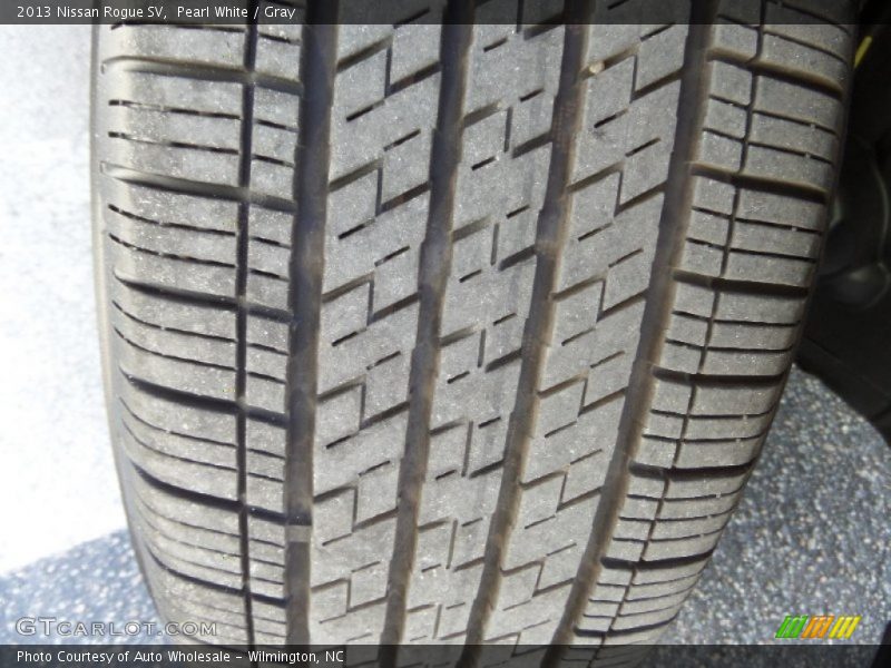 Pearl White / Gray 2013 Nissan Rogue SV