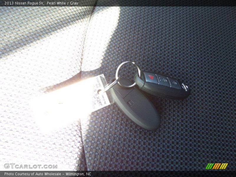 Pearl White / Gray 2013 Nissan Rogue SV