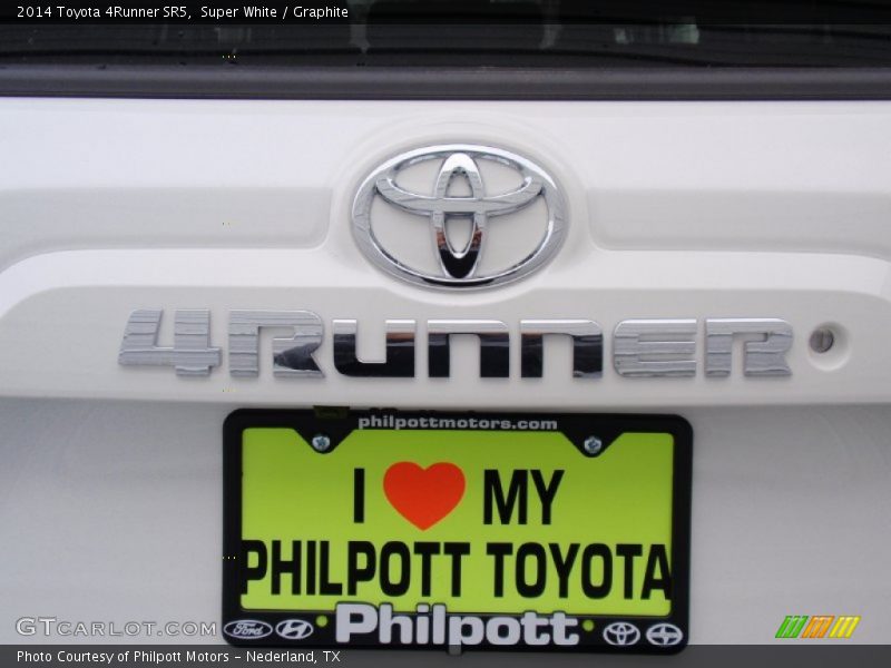 Super White / Graphite 2014 Toyota 4Runner SR5