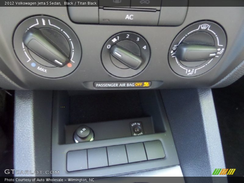 Black / Titan Black 2012 Volkswagen Jetta S Sedan