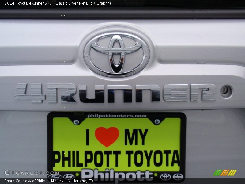 Classic Silver Metallic / Graphite 2014 Toyota 4Runner SR5