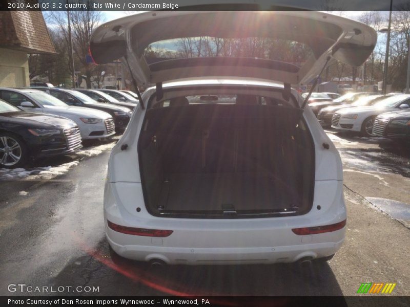 Ibis White / Cardamom Beige 2010 Audi Q5 3.2 quattro