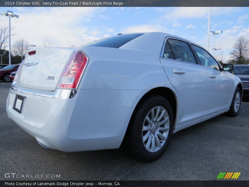 Ivory Tri-Coat Pearl / Black/Light Frost Beige 2014 Chrysler 300