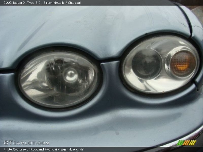 Zircon Metallic / Charcoal 2002 Jaguar X-Type 3.0