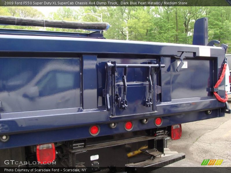 Dark Blue Pearl Metallic / Medium Stone 2009 Ford F550 Super Duty XL SuperCab Chassis 4x4 Dump Truck