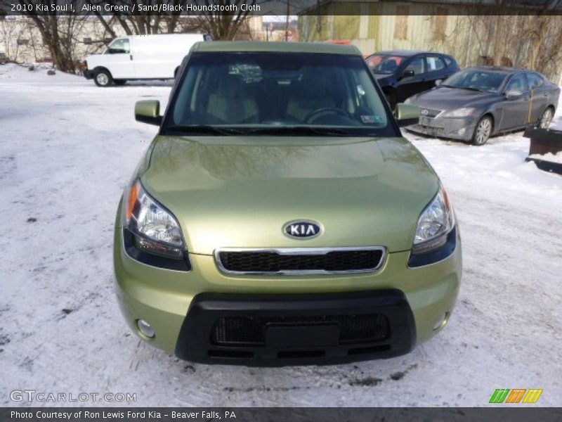 Alien Green / Sand/Black Houndstooth Cloth 2010 Kia Soul !