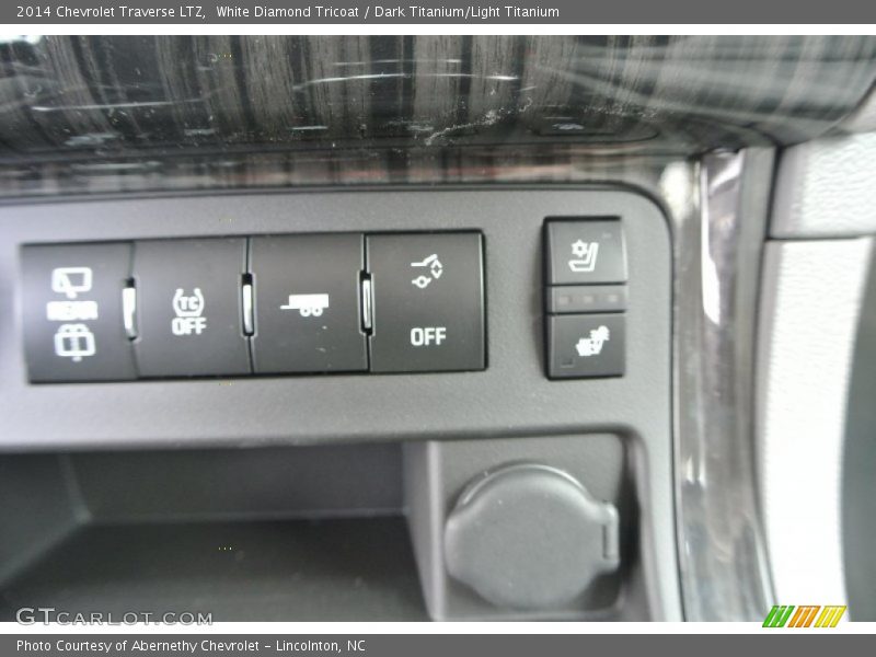 White Diamond Tricoat / Dark Titanium/Light Titanium 2014 Chevrolet Traverse LTZ