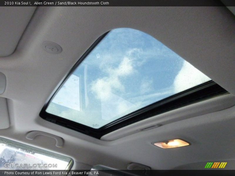 Alien Green / Sand/Black Houndstooth Cloth 2010 Kia Soul !