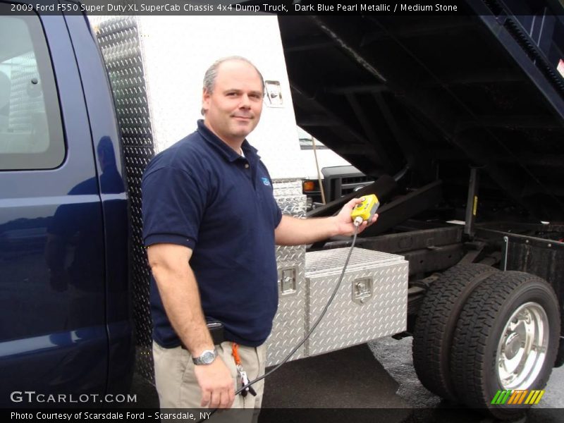 Dark Blue Pearl Metallic / Medium Stone 2009 Ford F550 Super Duty XL SuperCab Chassis 4x4 Dump Truck