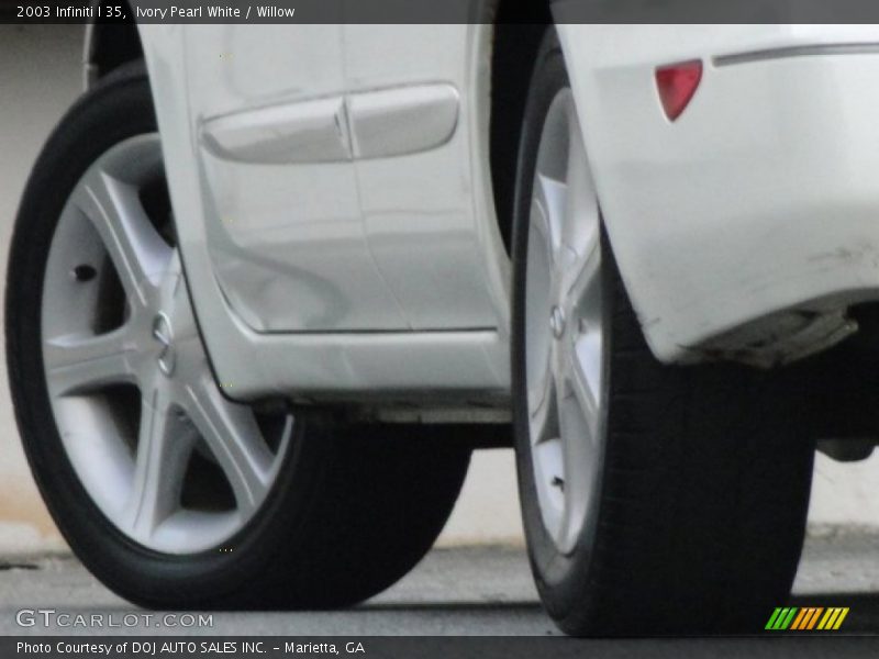 Ivory Pearl White / Willow 2003 Infiniti I 35
