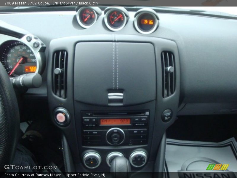 Brilliant Silver / Black Cloth 2009 Nissan 370Z Coupe