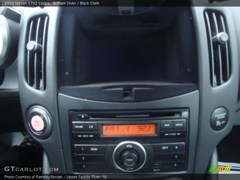 Brilliant Silver / Black Cloth 2009 Nissan 370Z Coupe