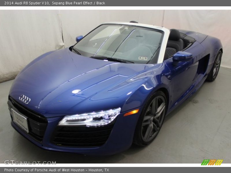 Sepang Blue Pearl Effect / Black 2014 Audi R8 Spyder V10