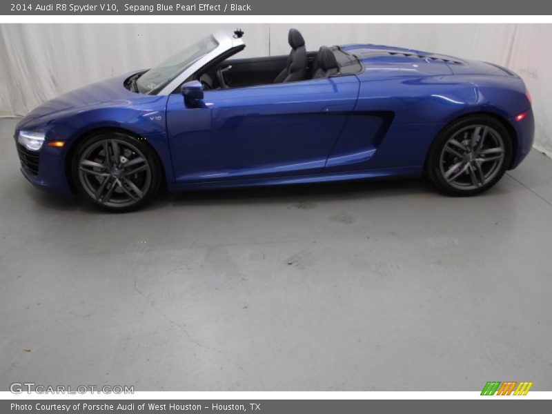  2014 R8 Spyder V10 Sepang Blue Pearl Effect