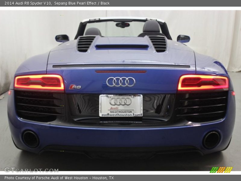 Sepang Blue Pearl Effect / Black 2014 Audi R8 Spyder V10