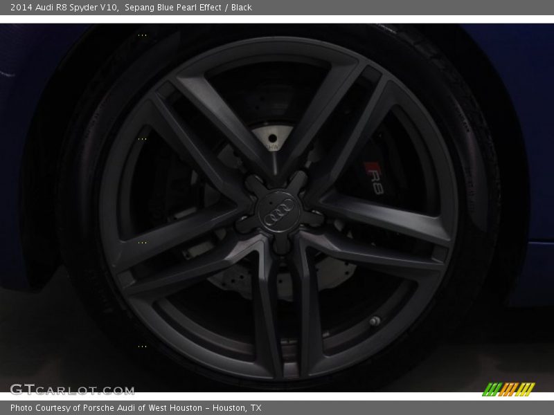Sepang Blue Pearl Effect / Black 2014 Audi R8 Spyder V10
