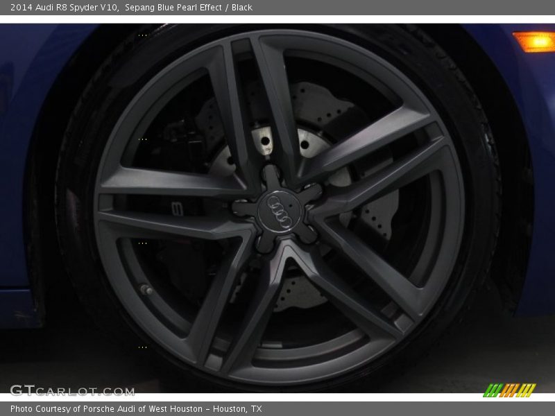 Sepang Blue Pearl Effect / Black 2014 Audi R8 Spyder V10