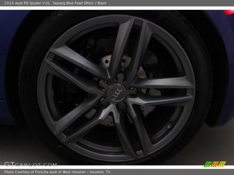 Sepang Blue Pearl Effect / Black 2014 Audi R8 Spyder V10