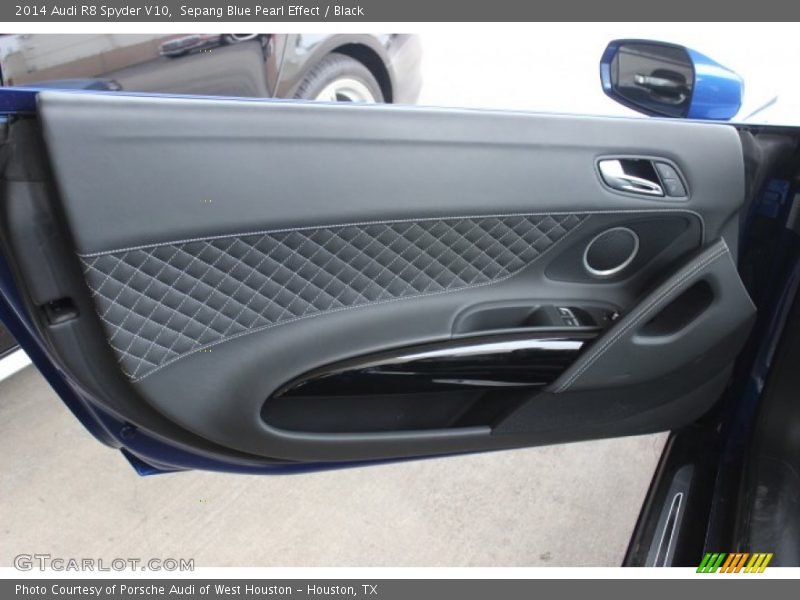 Door Panel of 2014 R8 Spyder V10