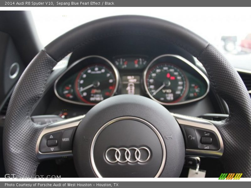 Sepang Blue Pearl Effect / Black 2014 Audi R8 Spyder V10