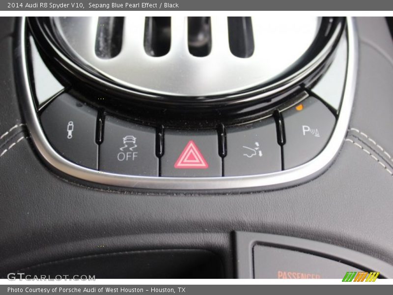 Controls of 2014 R8 Spyder V10