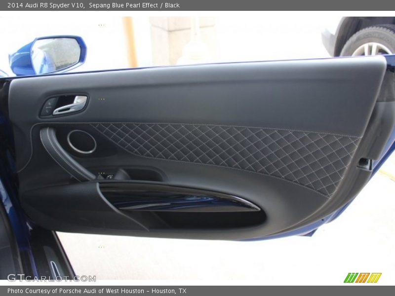 Door Panel of 2014 R8 Spyder V10