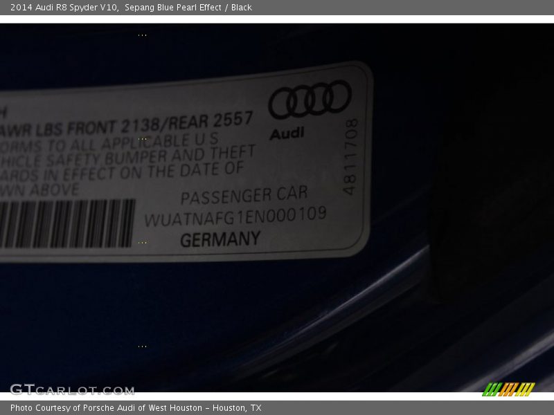 Sepang Blue Pearl Effect / Black 2014 Audi R8 Spyder V10