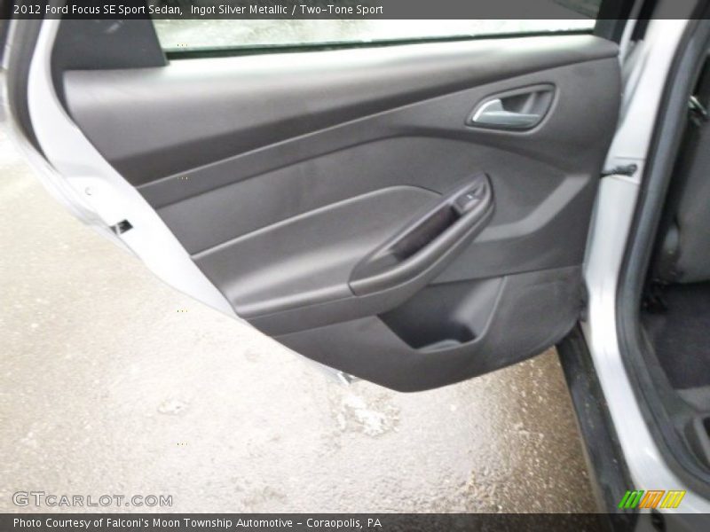 Ingot Silver Metallic / Two-Tone Sport 2012 Ford Focus SE Sport Sedan