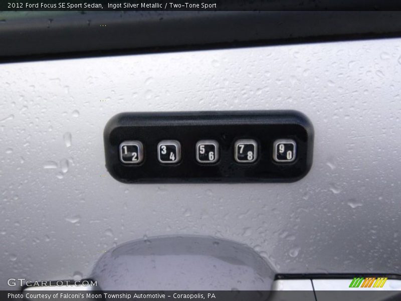 Ingot Silver Metallic / Two-Tone Sport 2012 Ford Focus SE Sport Sedan