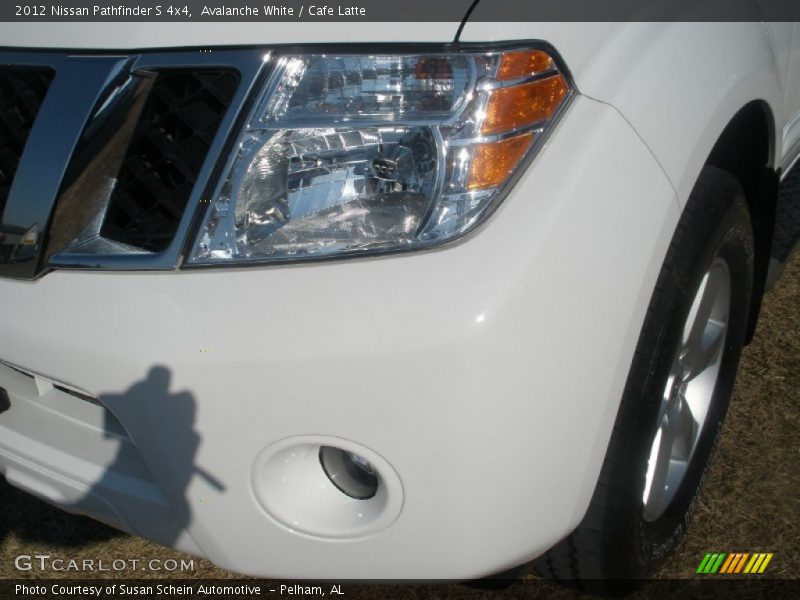 Avalanche White / Cafe Latte 2012 Nissan Pathfinder S 4x4