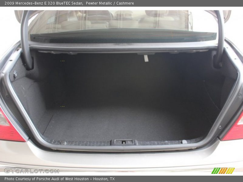  2009 E 320 BlueTEC Sedan Trunk