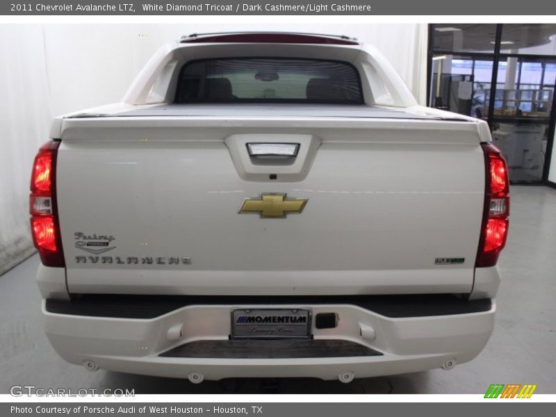White Diamond Tricoat / Dark Cashmere/Light Cashmere 2011 Chevrolet Avalanche LTZ