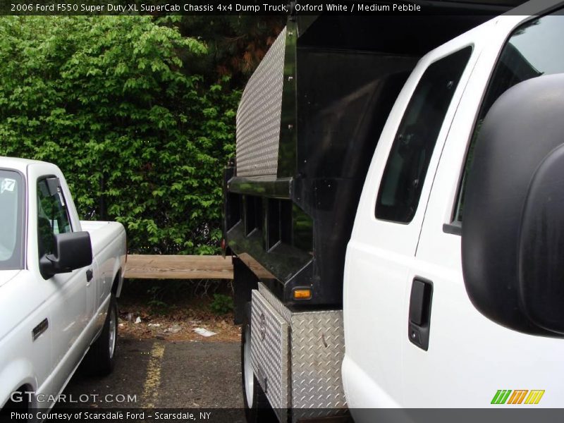 Oxford White / Medium Pebble 2006 Ford F550 Super Duty XL SuperCab Chassis 4x4 Dump Truck