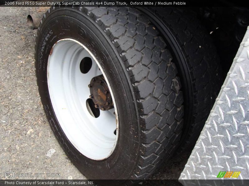 Oxford White / Medium Pebble 2006 Ford F550 Super Duty XL SuperCab Chassis 4x4 Dump Truck