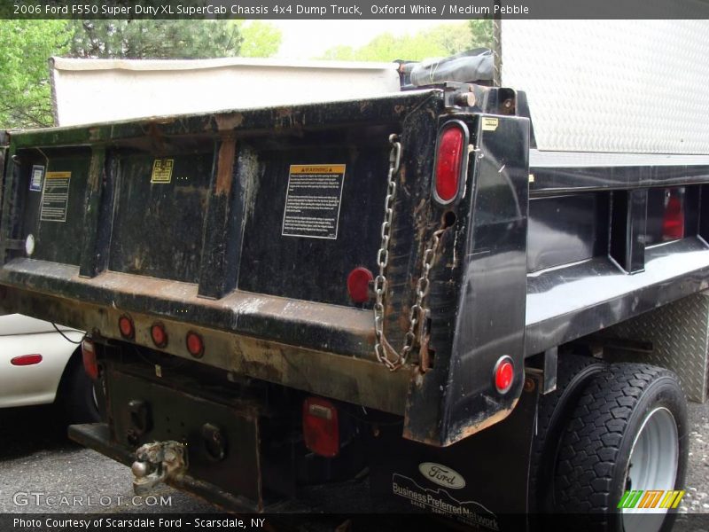 Oxford White / Medium Pebble 2006 Ford F550 Super Duty XL SuperCab Chassis 4x4 Dump Truck