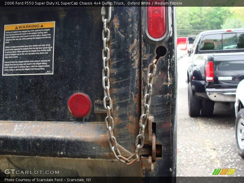 Oxford White / Medium Pebble 2006 Ford F550 Super Duty XL SuperCab Chassis 4x4 Dump Truck
