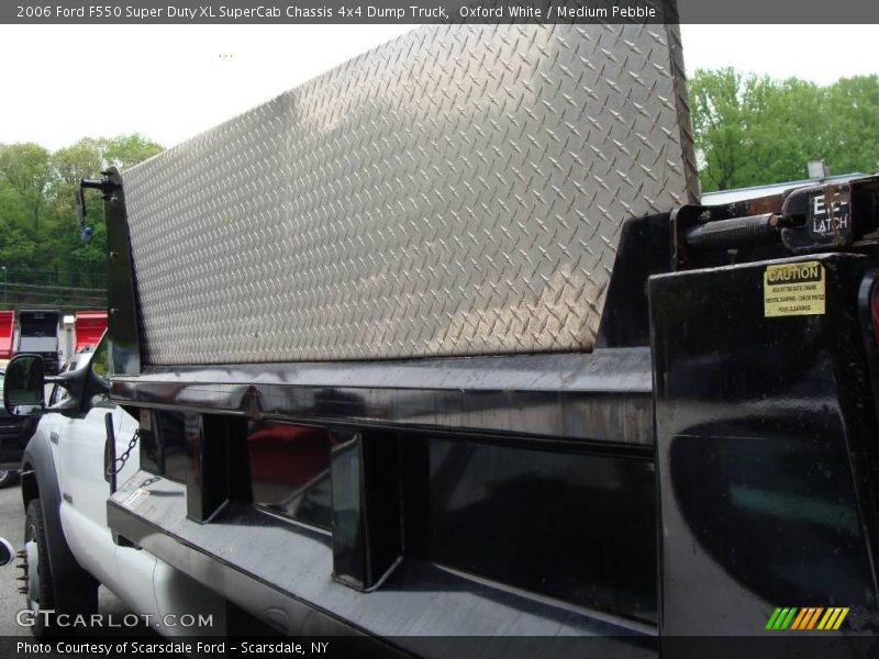 Oxford White / Medium Pebble 2006 Ford F550 Super Duty XL SuperCab Chassis 4x4 Dump Truck