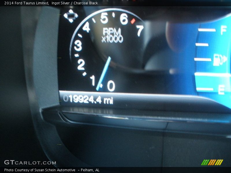 Ingot Silver / Charcoal Black 2014 Ford Taurus Limited