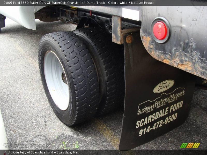 Oxford White / Medium Pebble 2006 Ford F550 Super Duty XL SuperCab Chassis 4x4 Dump Truck
