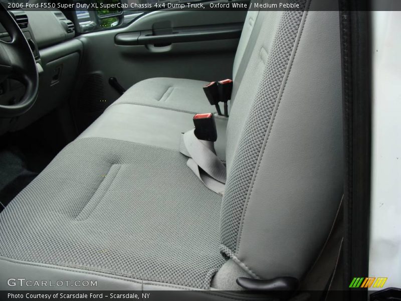 Oxford White / Medium Pebble 2006 Ford F550 Super Duty XL SuperCab Chassis 4x4 Dump Truck