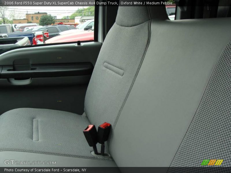 Oxford White / Medium Pebble 2006 Ford F550 Super Duty XL SuperCab Chassis 4x4 Dump Truck