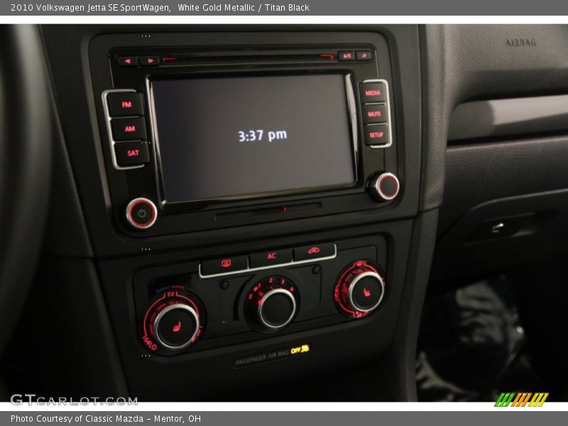 Controls of 2010 Jetta SE SportWagen
