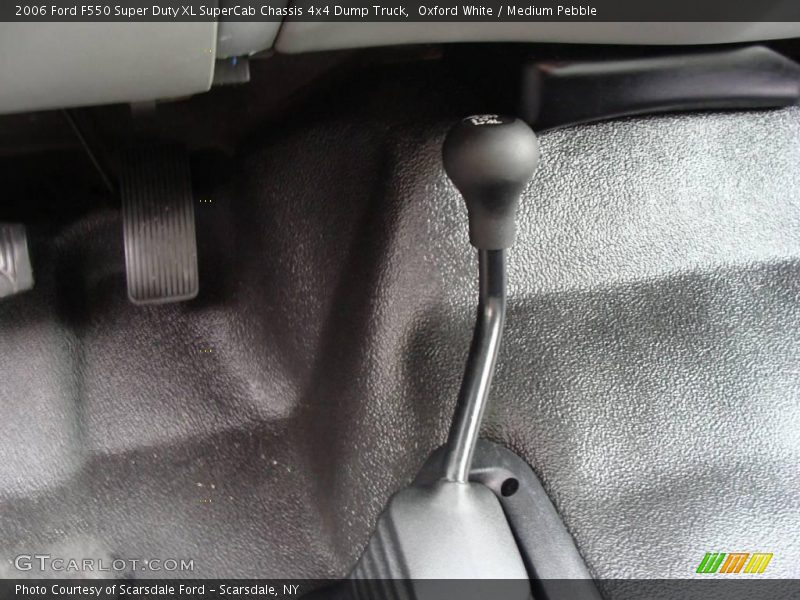 Oxford White / Medium Pebble 2006 Ford F550 Super Duty XL SuperCab Chassis 4x4 Dump Truck