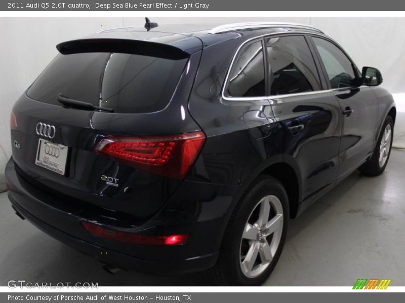 Deep Sea Blue Pearl Effect / Light Gray 2011 Audi Q5 2.0T quattro